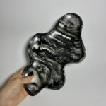 „Smėlio Banga“ – organiškos formos jesmonito padėkliukas